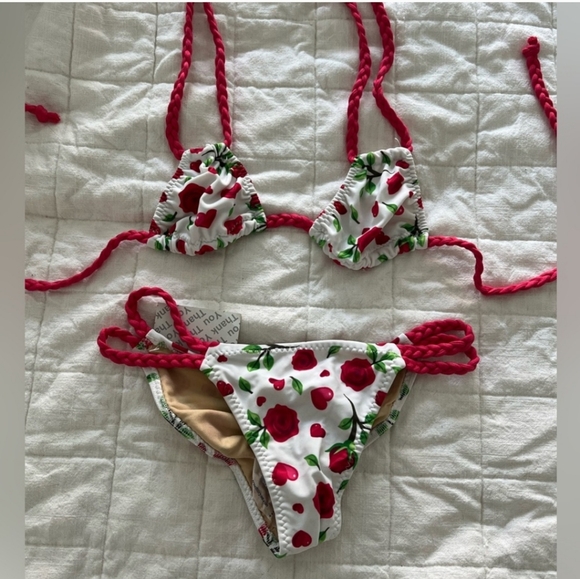 Ravish Sands Bikini - Picture 1 of 5